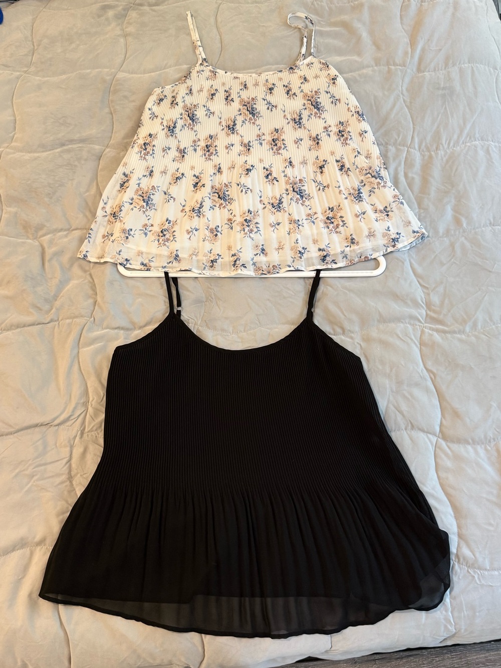 Abercrombie Women's Combo Black and Off white flower Pleated Cami Tank Top XS